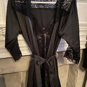 Sophisticated Black Lace Trim Sleepwear Robe